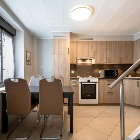 An Entire Spacious House Near To The Centre Lüksemburg