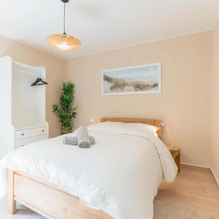 An Entire Spacious House Near To The Centre