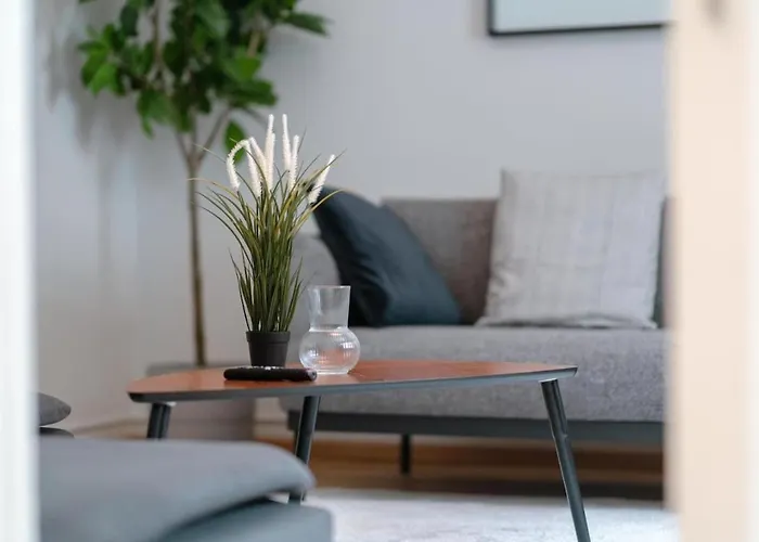 An Entire Spacious House Near To The Centre