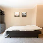 An Entire Spacious House Near To The Centre 別荘 *
